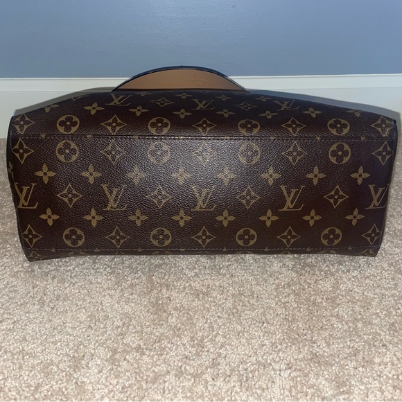 Authentic Louis Vuitton Monogram Tuileries Besace Sesame Peach Creme - Picture 4 of 15